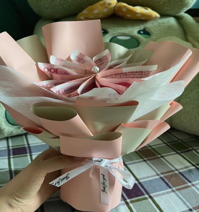 2021年“拿去花自套”现象解析